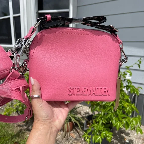 STEVE MADDEN BMAGEEE Crossbody Bag In Raspberry w/Air Pod Case - Picture 2 of 14